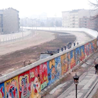 berlin_wall_1988.jpg